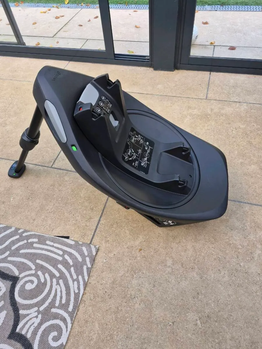 Cybex Car Sesat and cybex Isofix base G - Image 4