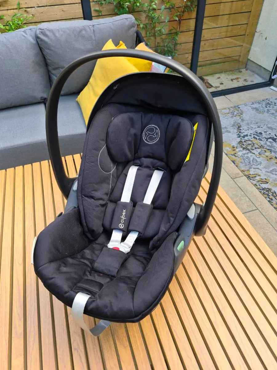 Cybex Car Sesat and cybex Isofix base G - Image 1