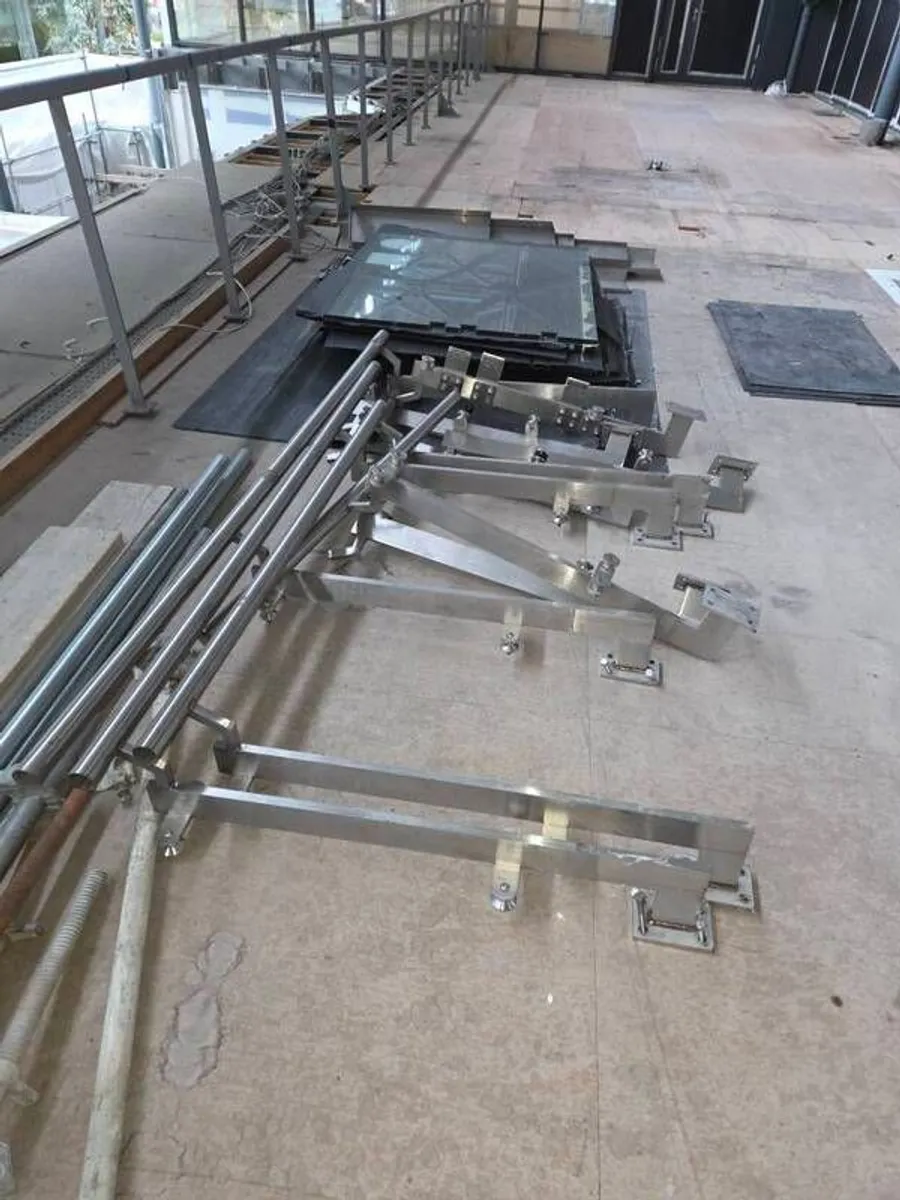 Glass balustrade - Image 1