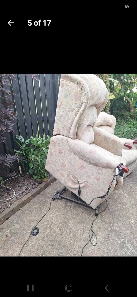 2 x riser / recliner electric armchairs - Image 4