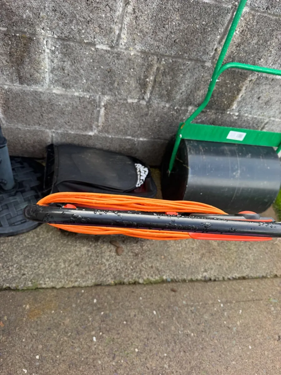 Black & Decker 600W Lawn Raker - Image 3