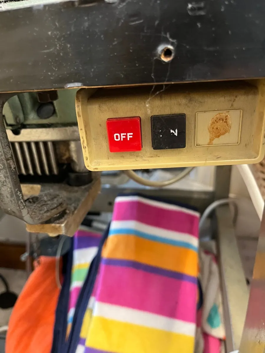 Overlocker sewing machine - Image 1