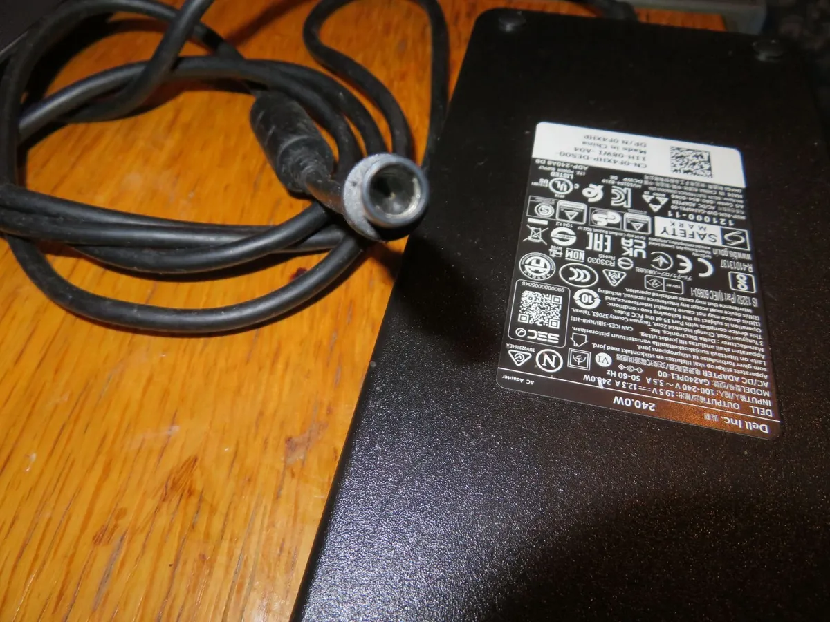 240 Watt Dell Charger - Image 4