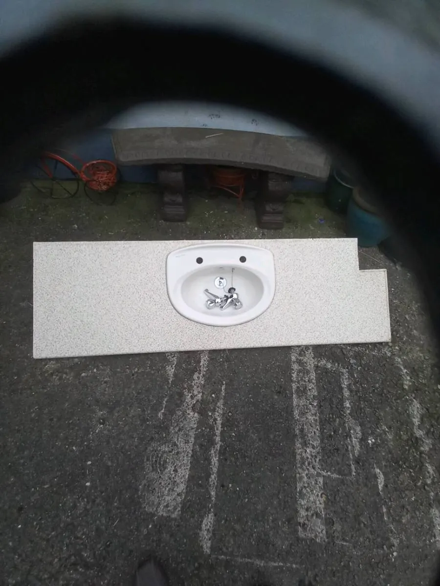 Bathroom wash hand basin - Image 1