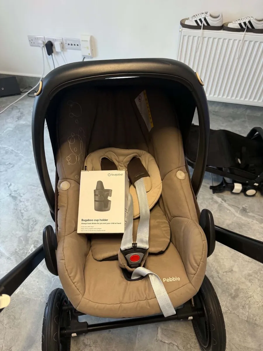 Buggabo pram+ Maxi-Cosy Car Seat & Accessories - Image 2