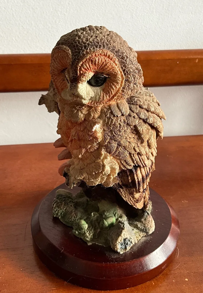 Owl Figurine on Wooden Plinth - Image 2