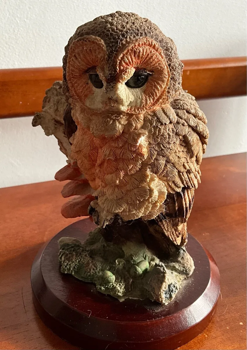 Owl Figurine on Wooden Plinth - Image 4