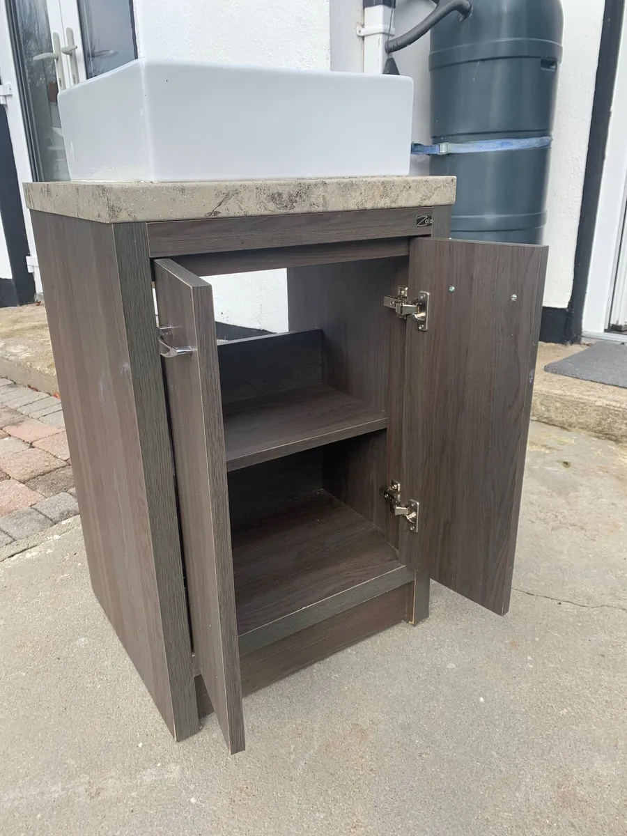 Bathroom vanity unit - Image 1