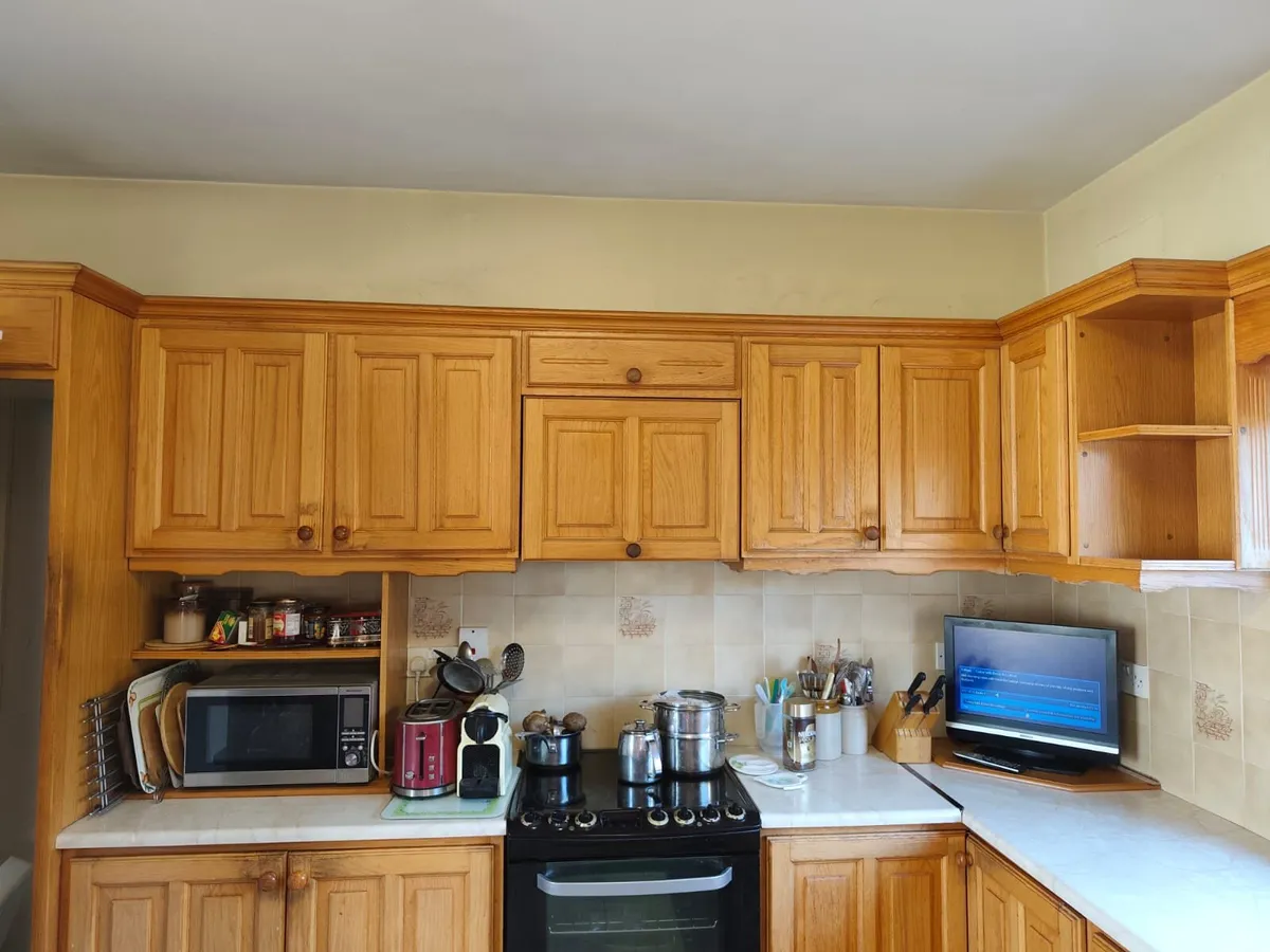 Oak kitchen doors and units - Image 1