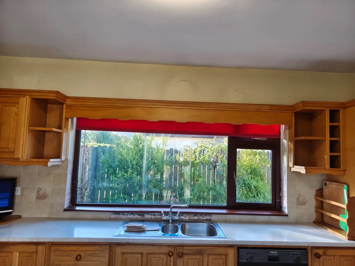 Oak kitchen doors and units - Image 2