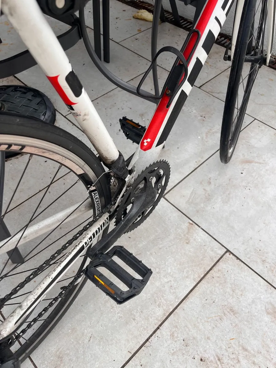 Cube Peloton road bike - white and red - Image 1