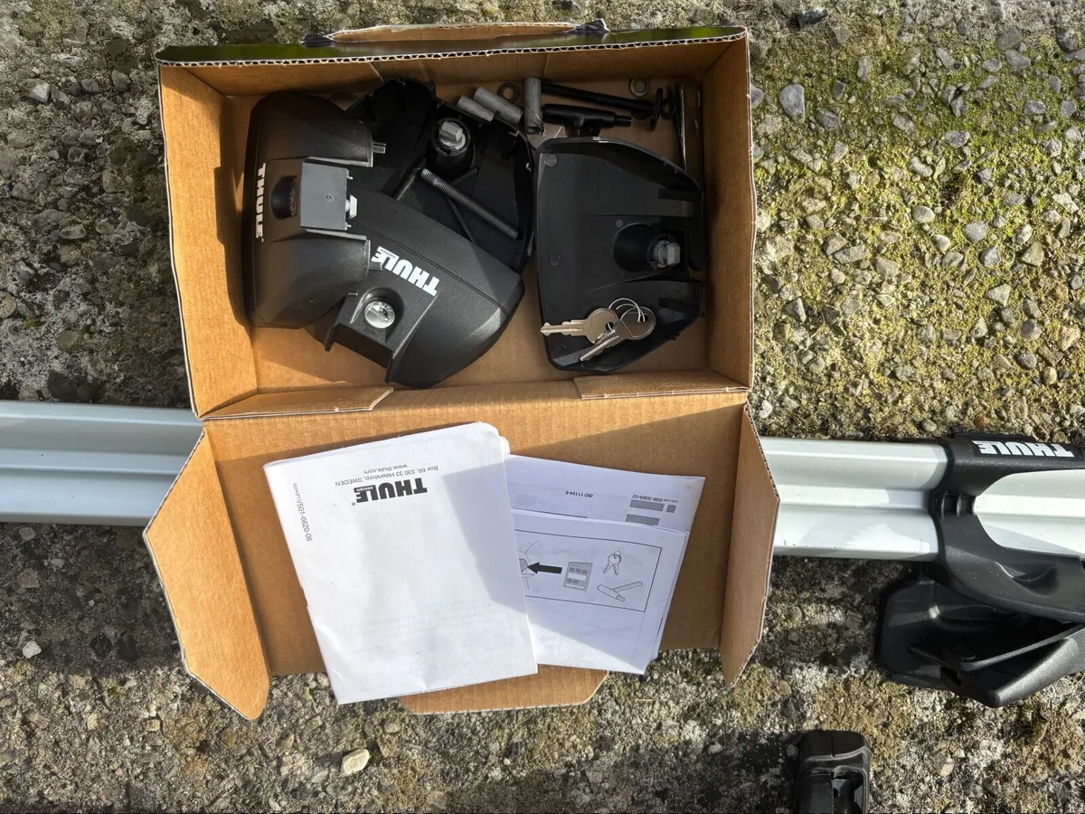 Thule bike rack and steel roof bars - Image 4