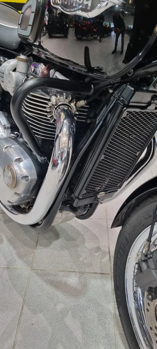 Triumph T120 Bonneville - Image 4