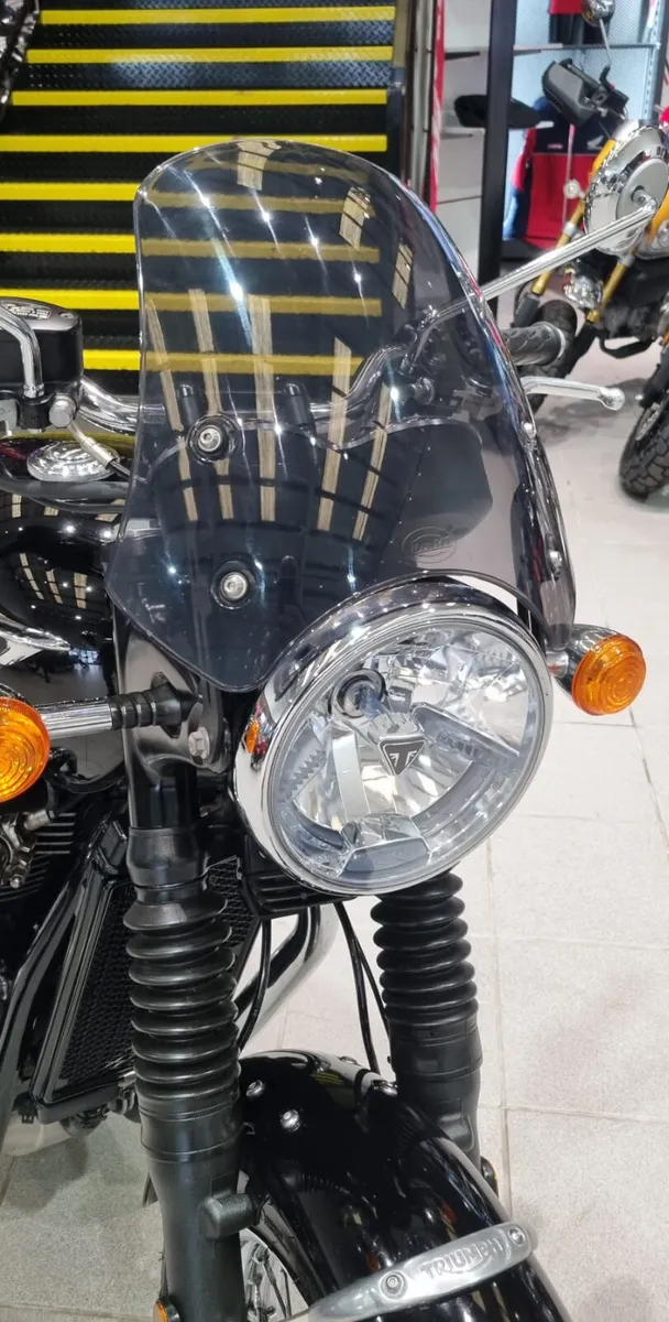 Triumph T120 Bonneville - Image 3