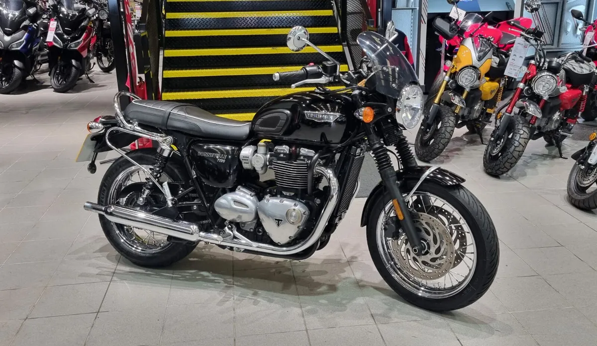 Triumph T120 Bonneville - Image 1