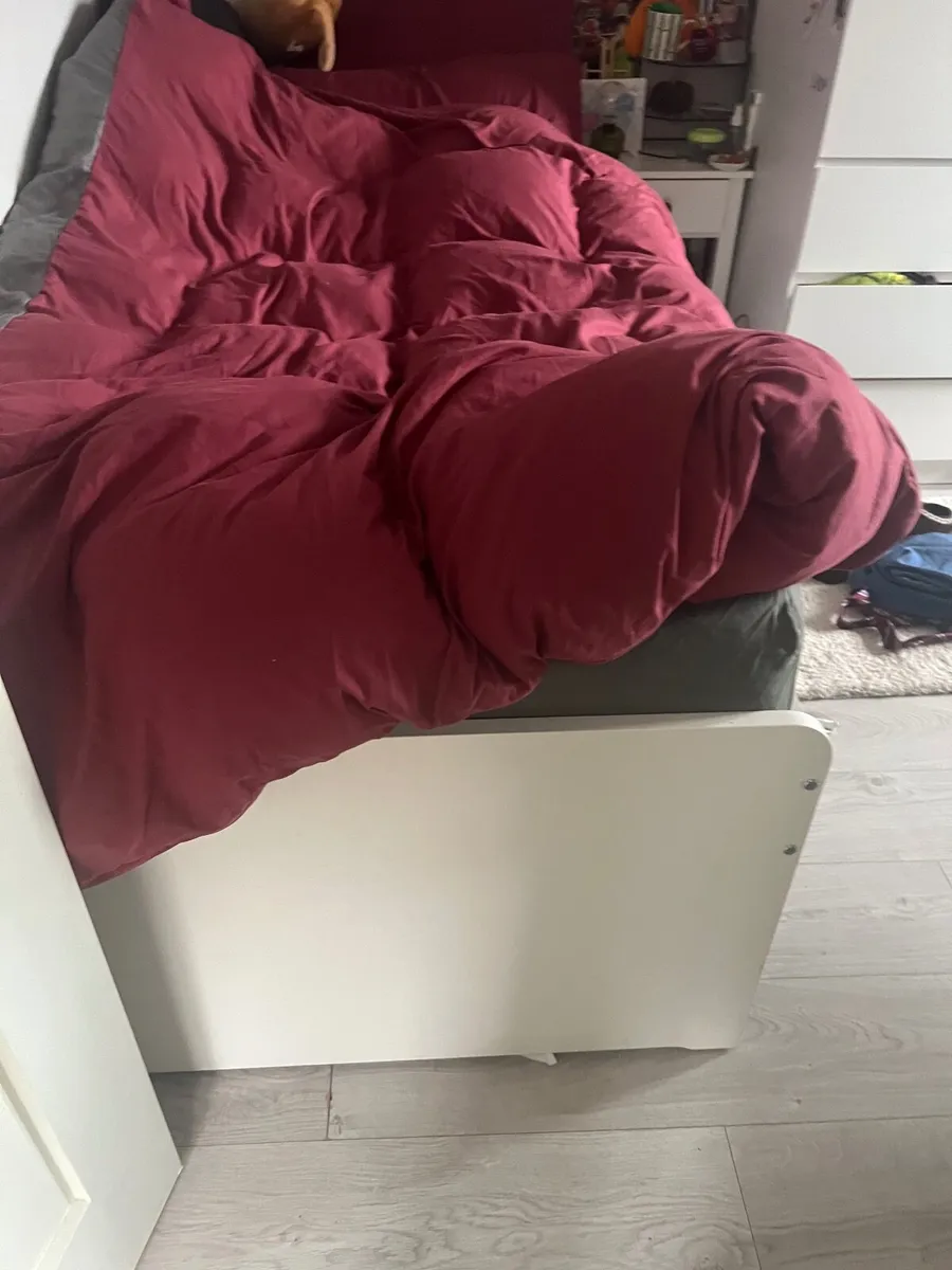 Single bed x 2 - Image 2
