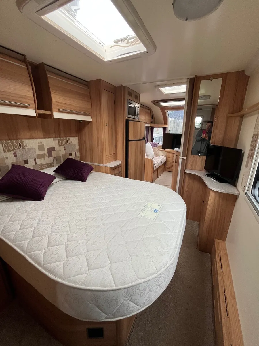 Caravan - Image 1