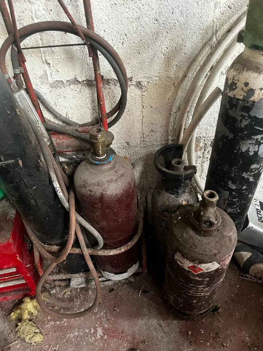 Old  motor garage equipment - Image 2