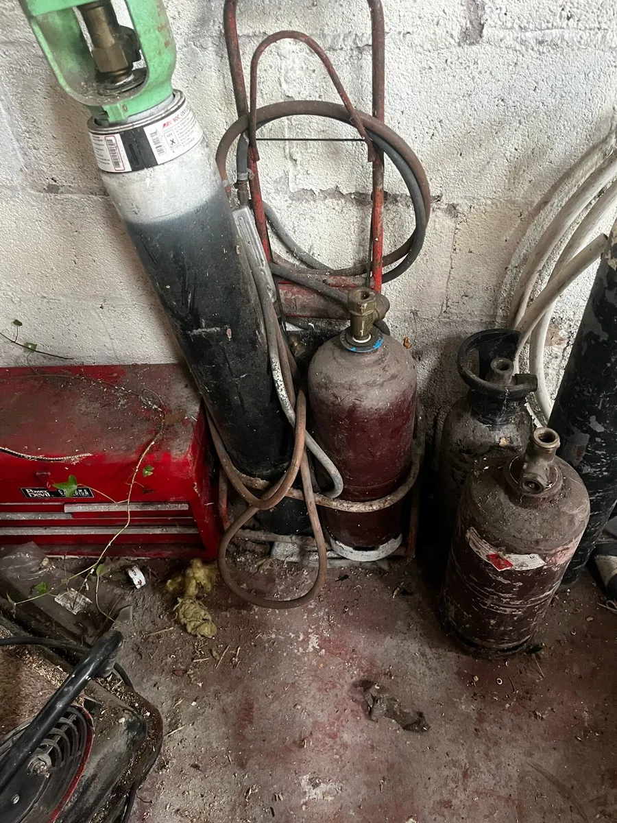 Old  motor garage equipment - Image 1