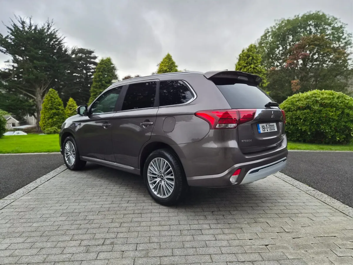 2019 Mitsubishi Outlander Juro Van 2.4 PHEV Hybrid - Image 4