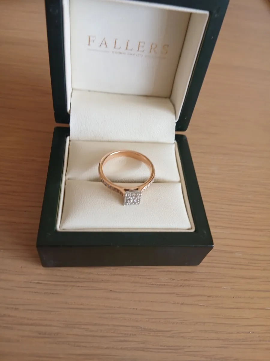 Diamond cluster ring - Image 1