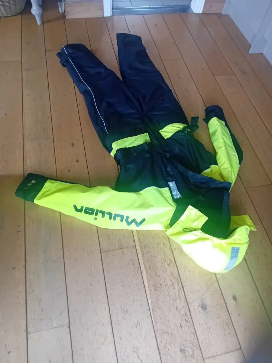 Mullion Flotation Suits XL + M - Image 2