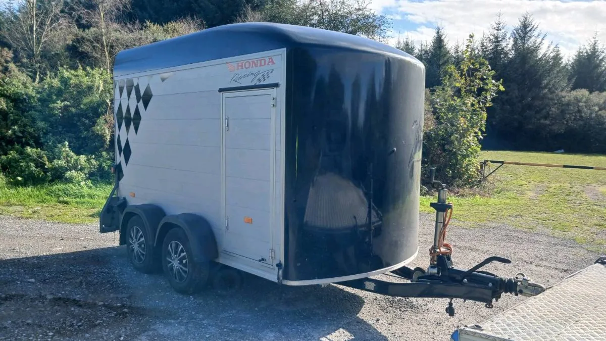 Box trailer converted 2 bunk beds. & cooker, €9500 - Image 1