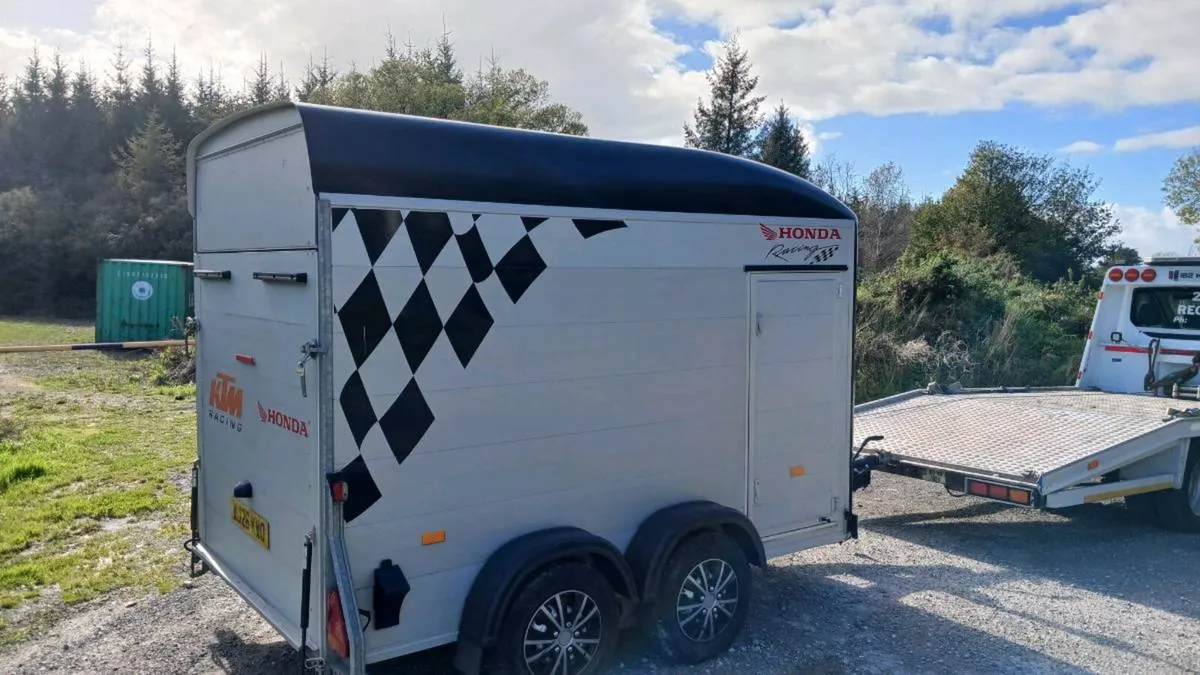 Box trailer converted 2 bunk beds. & cooker, €9500 - Image 2