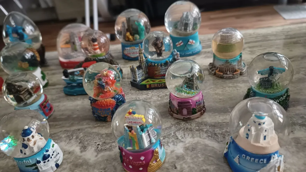 Snow Globes from Different Countries - Image 3