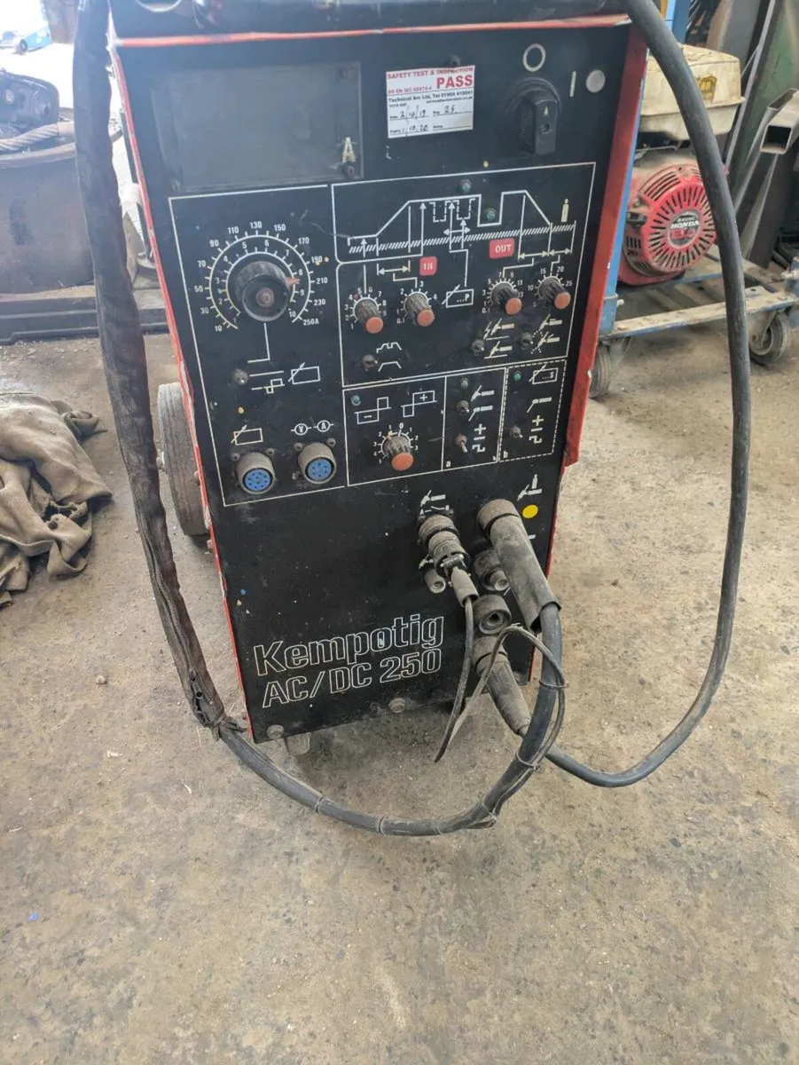 Tig welder - Image 1