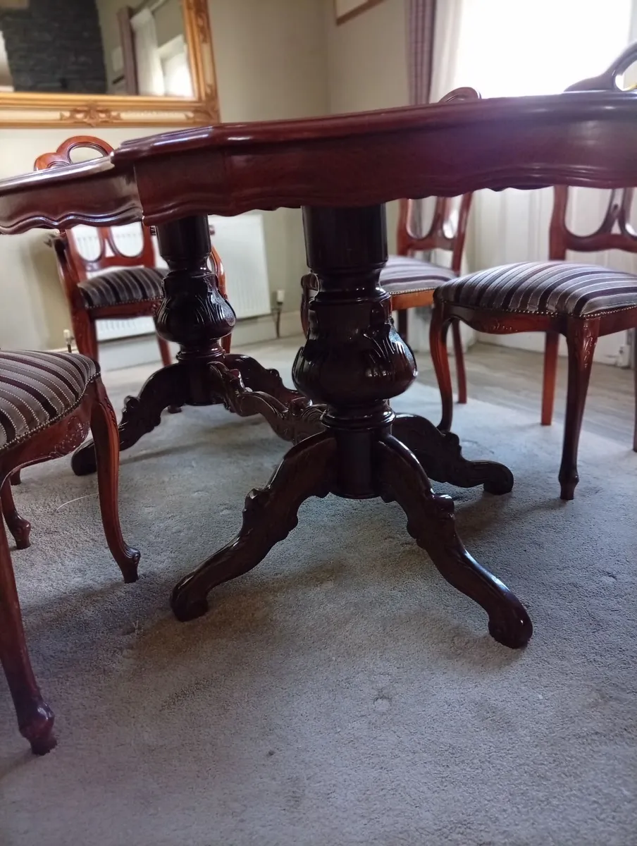 Dining table with six chairs - Image 2