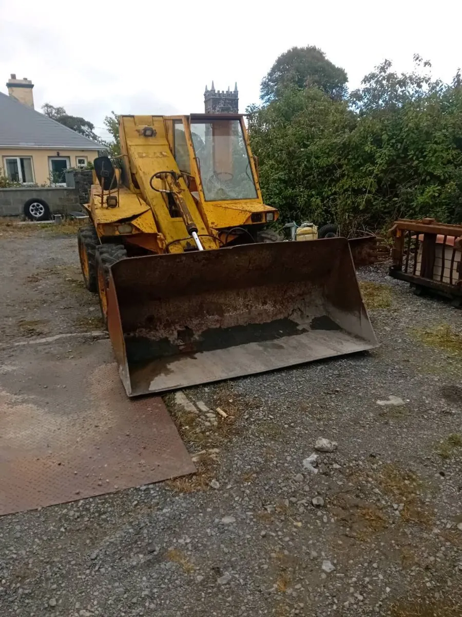 Farm loader - Image 1