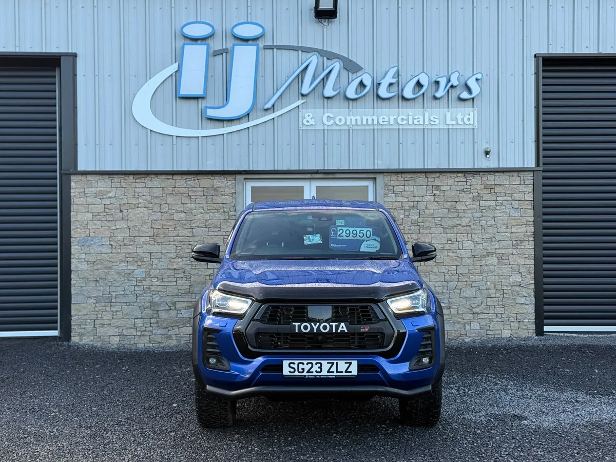 23 TOYOTA HILUX 2.8 D-4D GR SPORT - Image 2