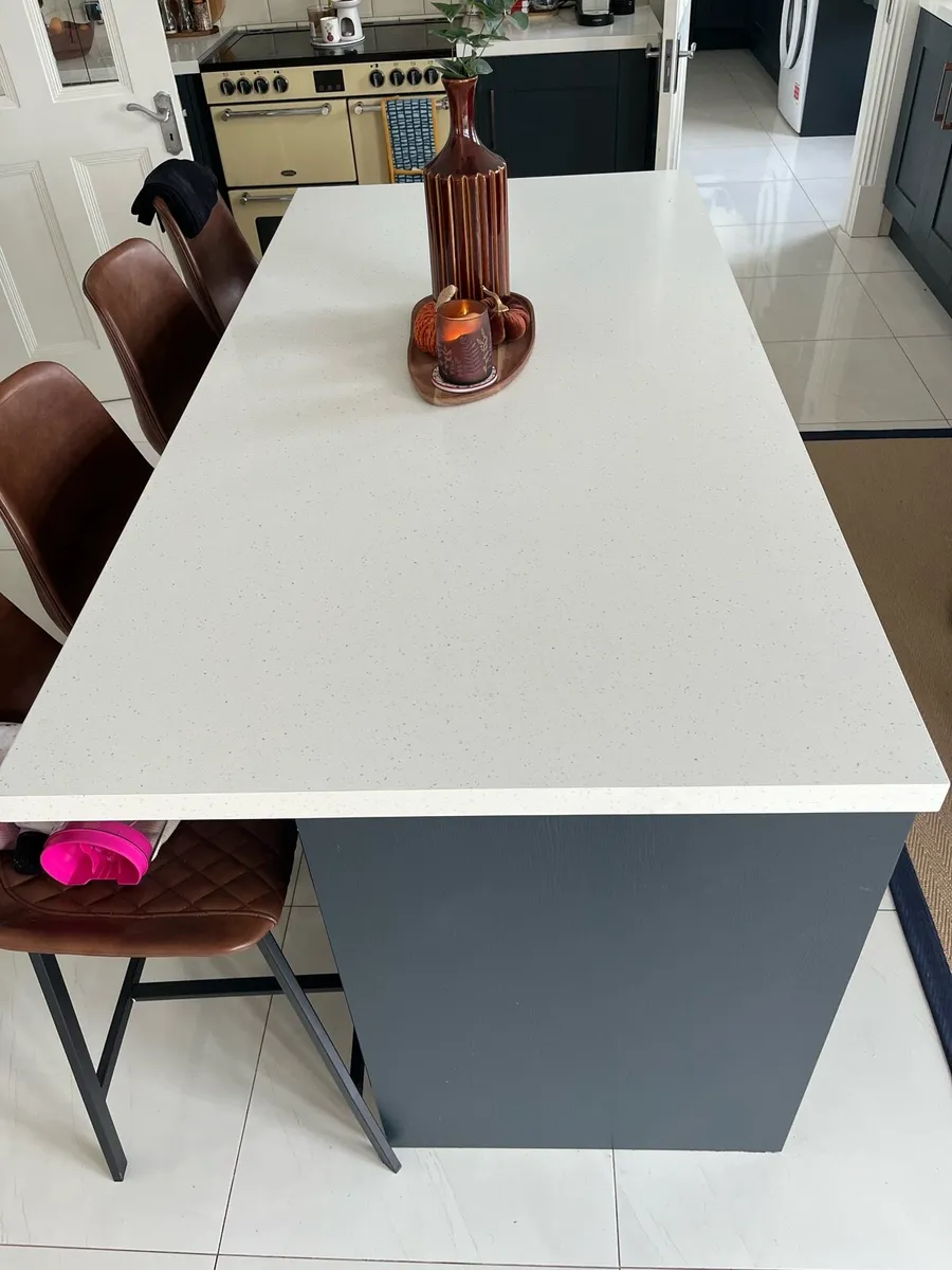 Kitchen island, worktops, sink & tap. - Image 1