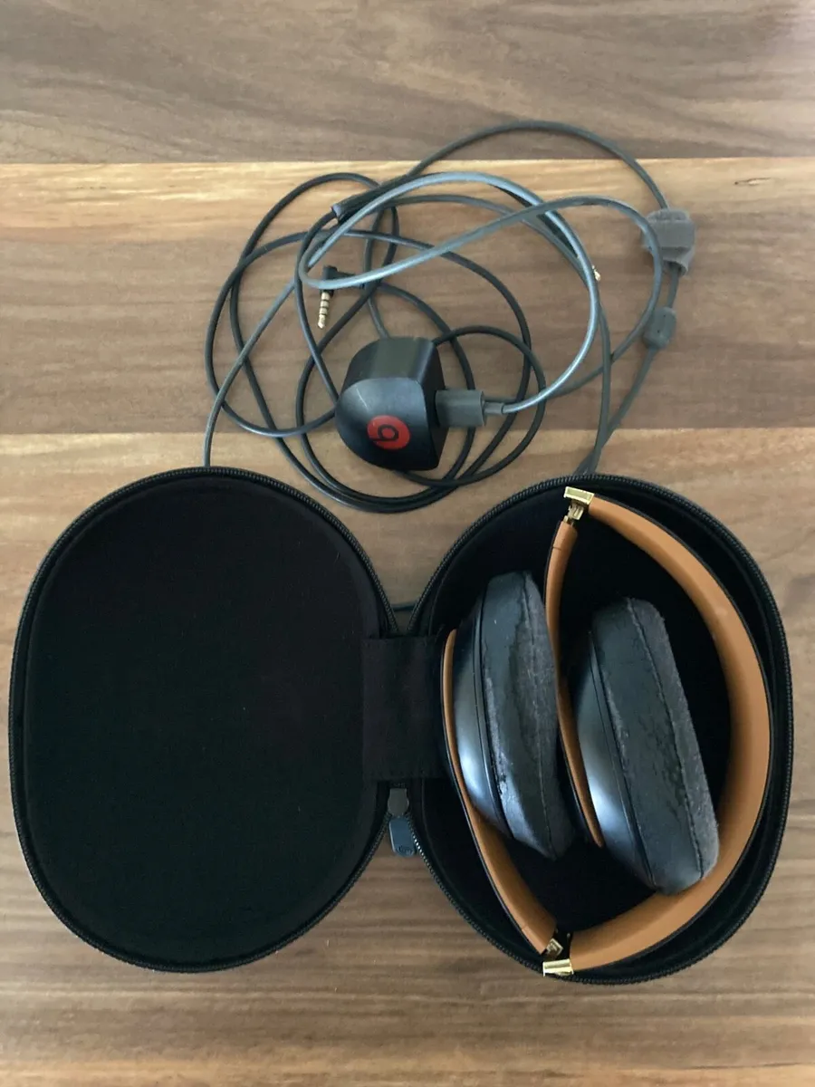 Beats Studio 3 Headphones - Image 2