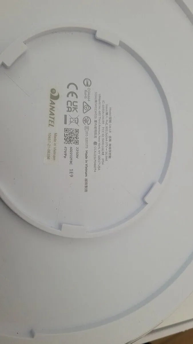 UniFi 6 Long range access point with POE injector - Image 2