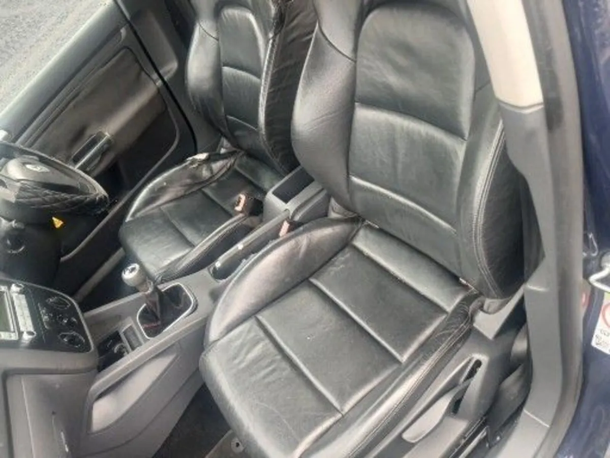 breaking    vw   golf - Image 3