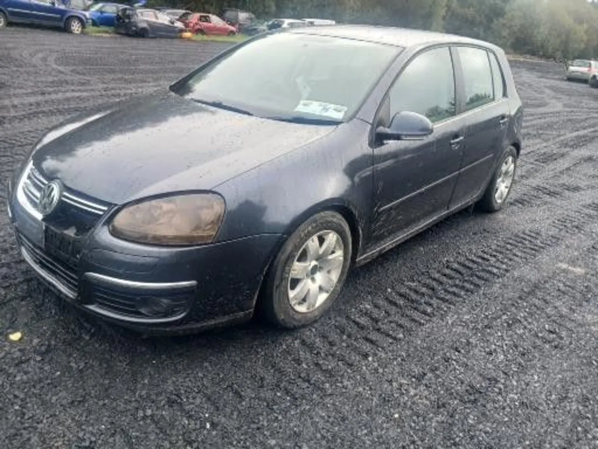 breaking    vw   golf - Image 1