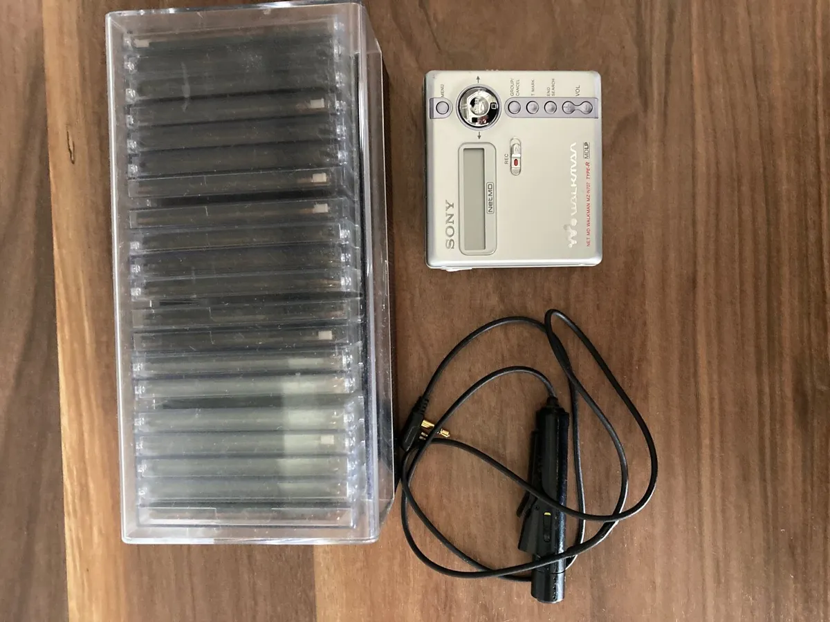 Sony Minidisc Player with Minidiscs - Image 2