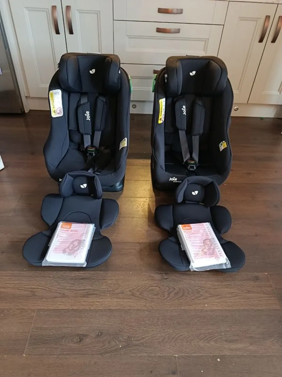 Two Joie Steadi R129 car seats - black - Image 1
