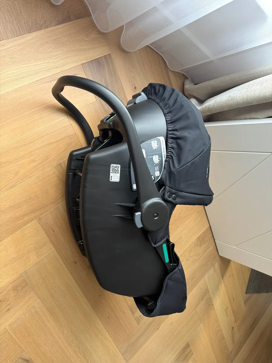 Free  NEW Car Seat JOIE - Image 3