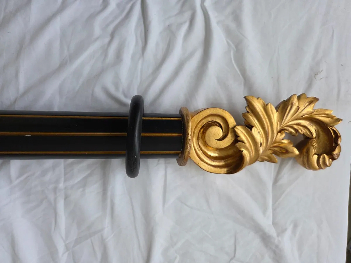 Large reeded curtain poles - Image 3
