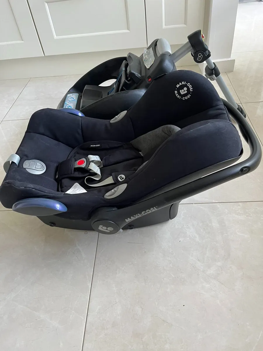 Car Seat & Base (Maxi Cosi ) Greystones - Image 3