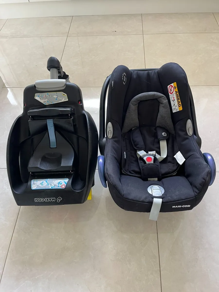 Car Seat & Base (Maxi Cosi ) Greystones - Image 1