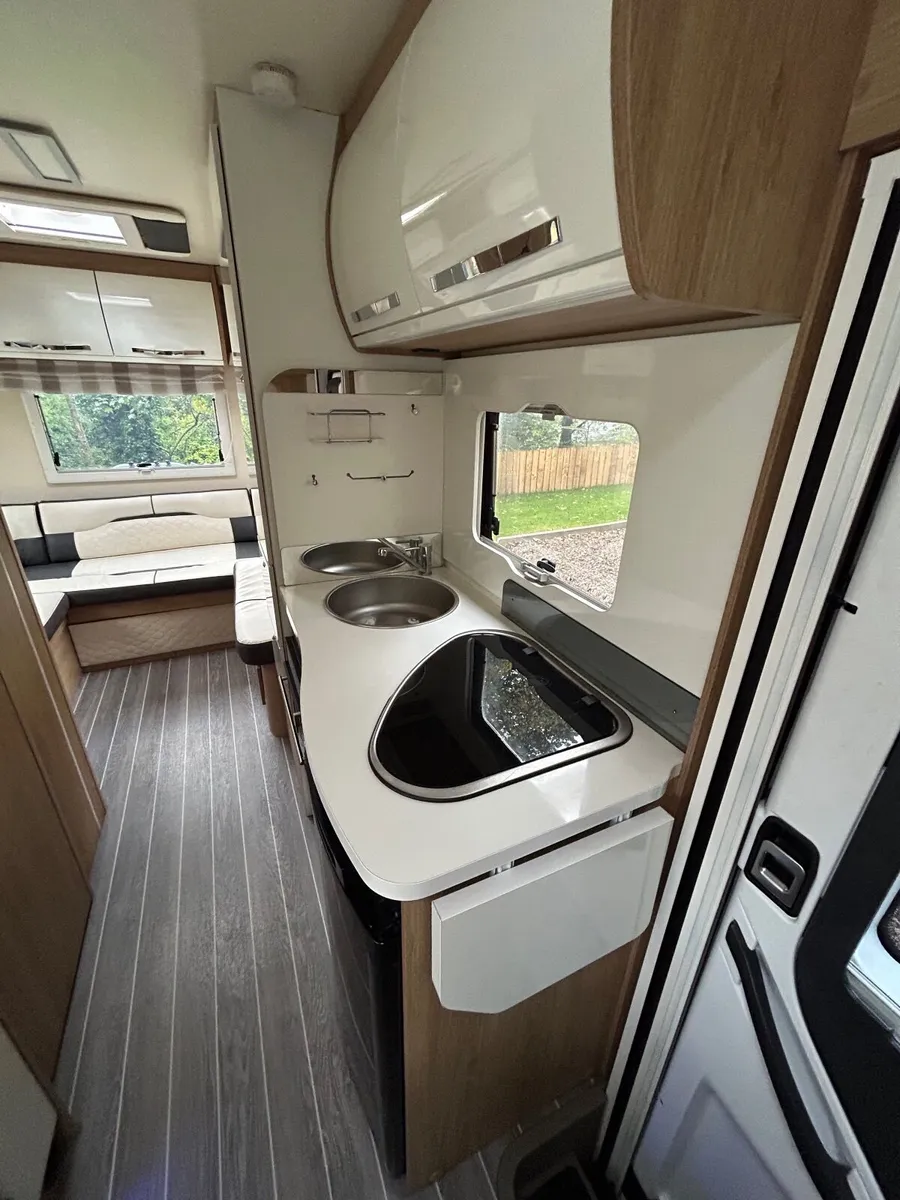 Roller Team Auto Roller 746 - 6 berth motorhome - Image 3