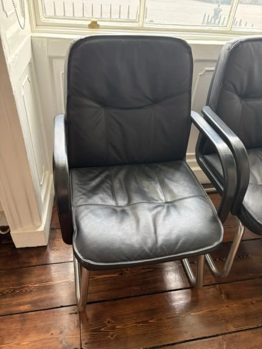 6 black chairs - Image 1