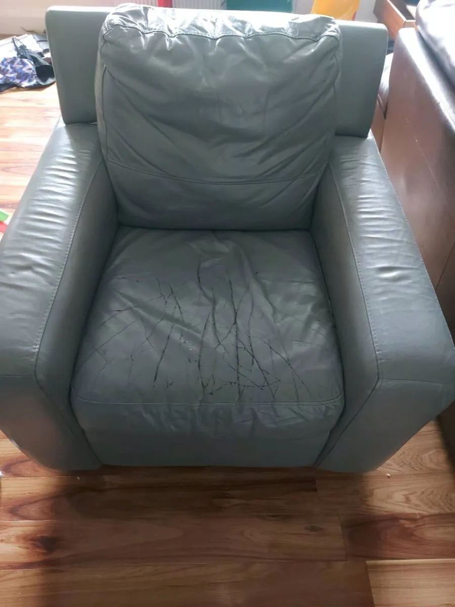 Single Armchair - FREE - Image 1