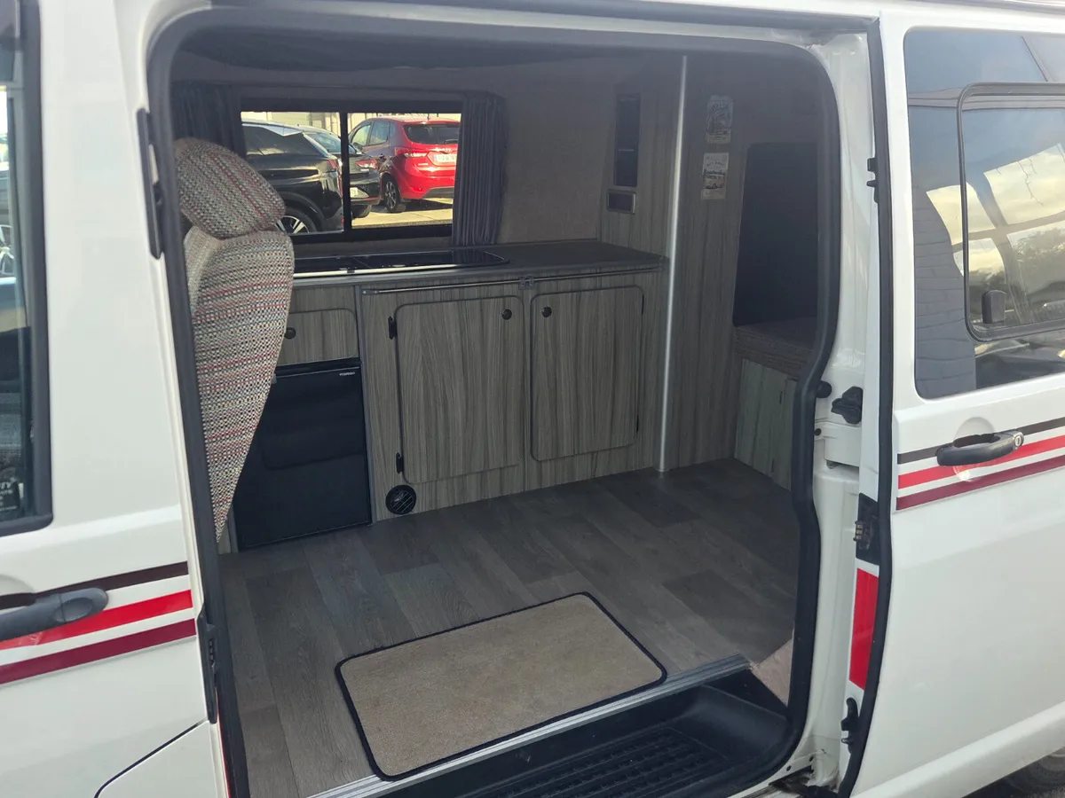 Volkswagen Transporter 2011 - Image 4