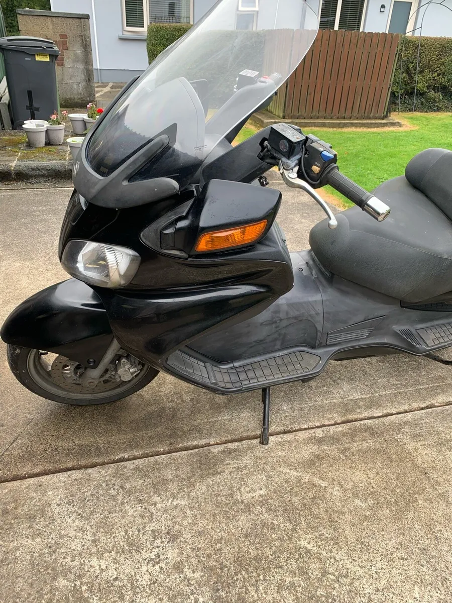 Suzuki burgman 650 - Image 4