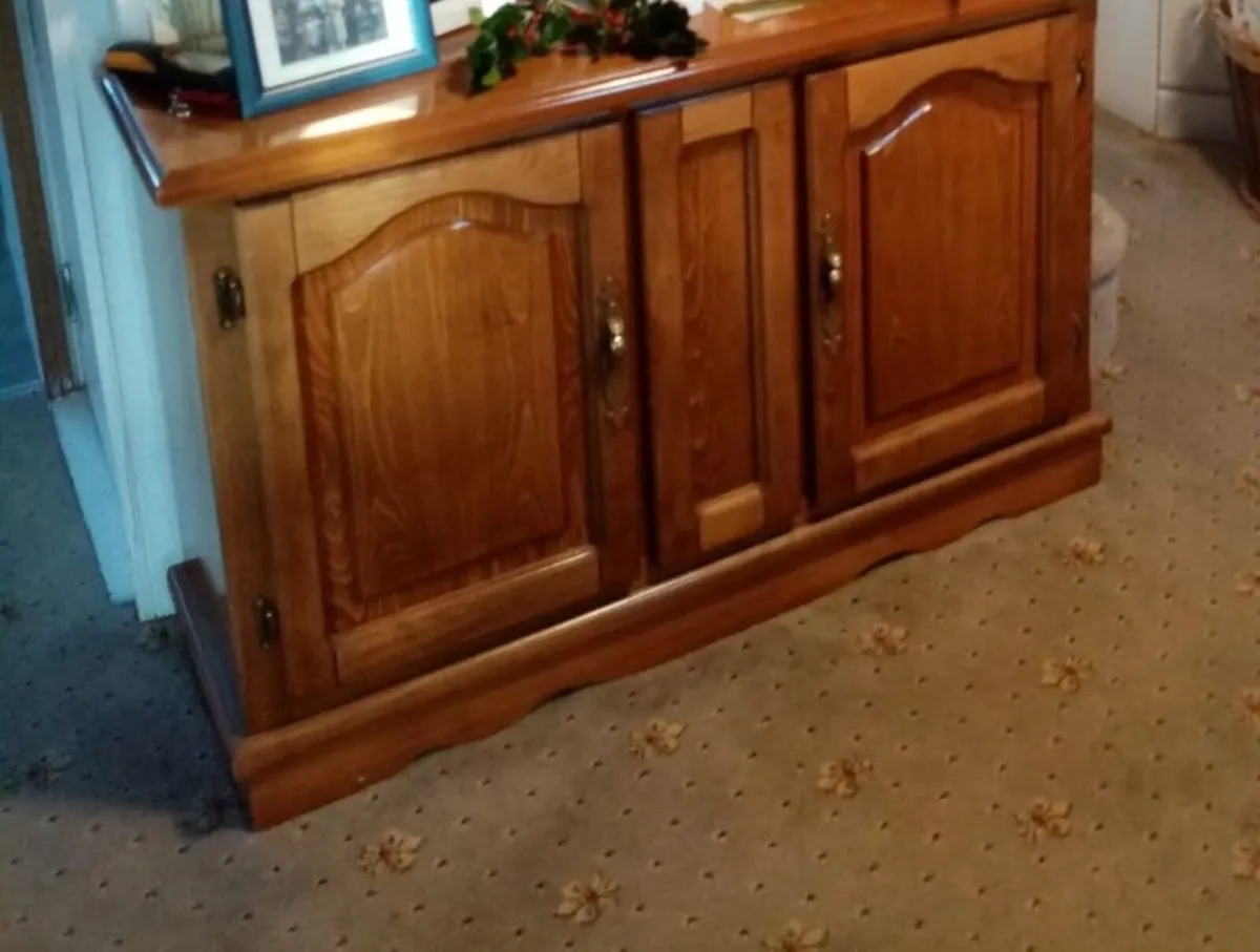 Dresser - Image 1